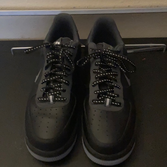 Air Force 1 ‘07 LV8 3 - Picture 2 of 5